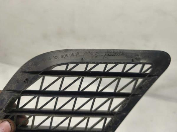 GRILLE DE CAPOT GAUCHE MERCEDES SPRINTER W906 - Vue 2